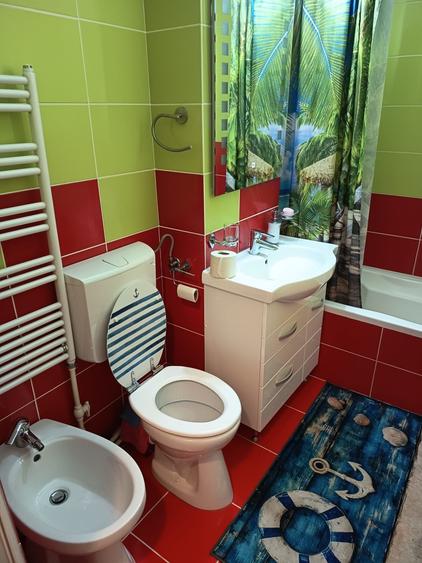 Apartament cu 4 camere decomandat în CET