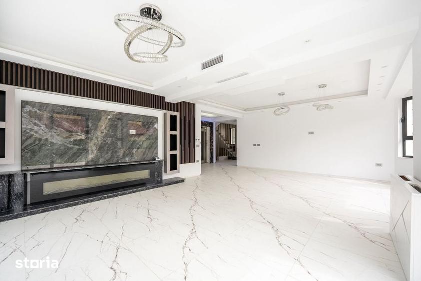 Casă cu 8 camere cu Teren 1030 Mp în Ciolpani