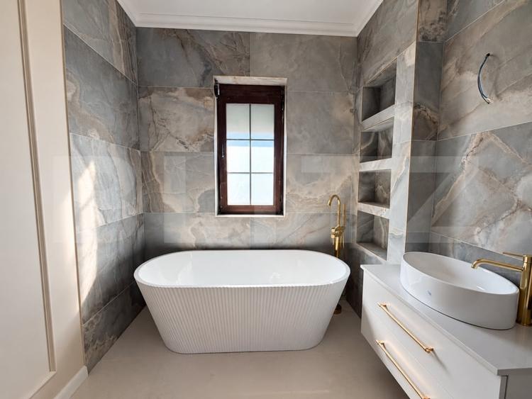 Duplex cu 6 camere cu Canalizare în Bucovina