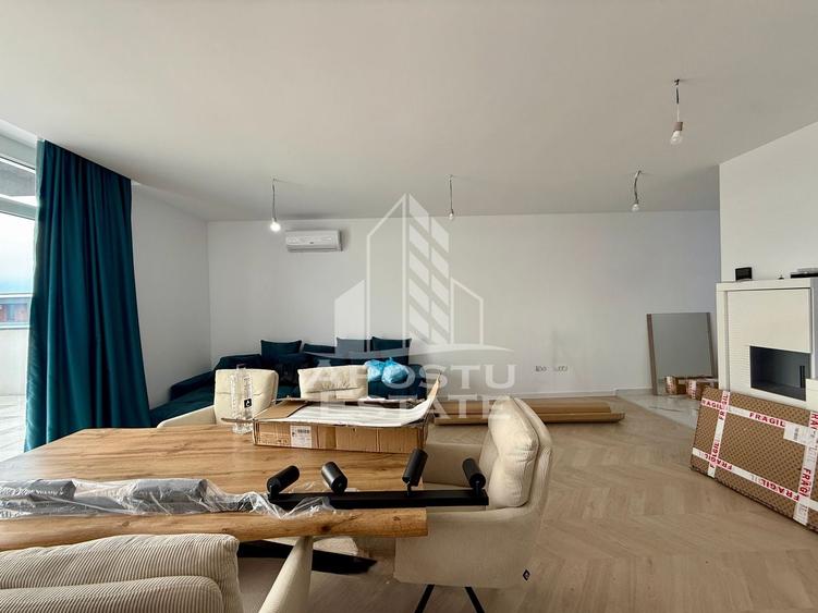 Apartament cu 3 camere semidecomandat, mobilat în Aradului
