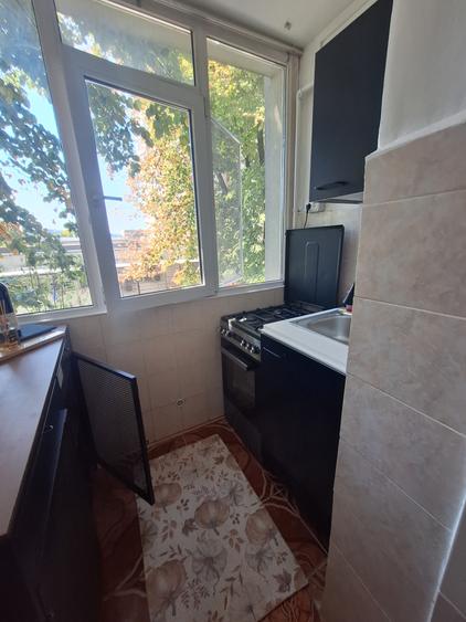 Apartament cu 2 camere semidecomandat în Grivița