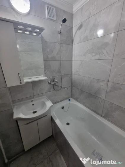 Apartament cu 3 camere semidecomandat în Apărătorii Patriei