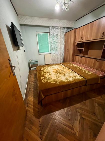 Apartament cu 3 camere decomandat în Steaua