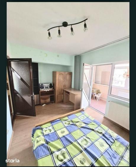 Apartament cu 4 camere decomandat, mobilat în Central
