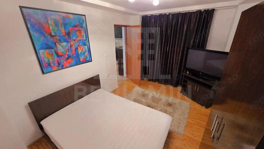 Apartament cu 3 camere semidecomandat în Central