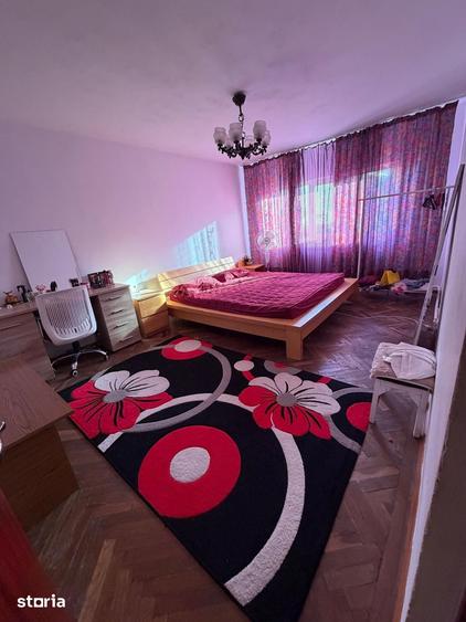 Apartament cu 3 camere în Calea București