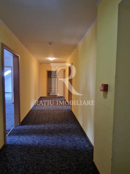 Spațiu comercial, de 640 mp, în Central