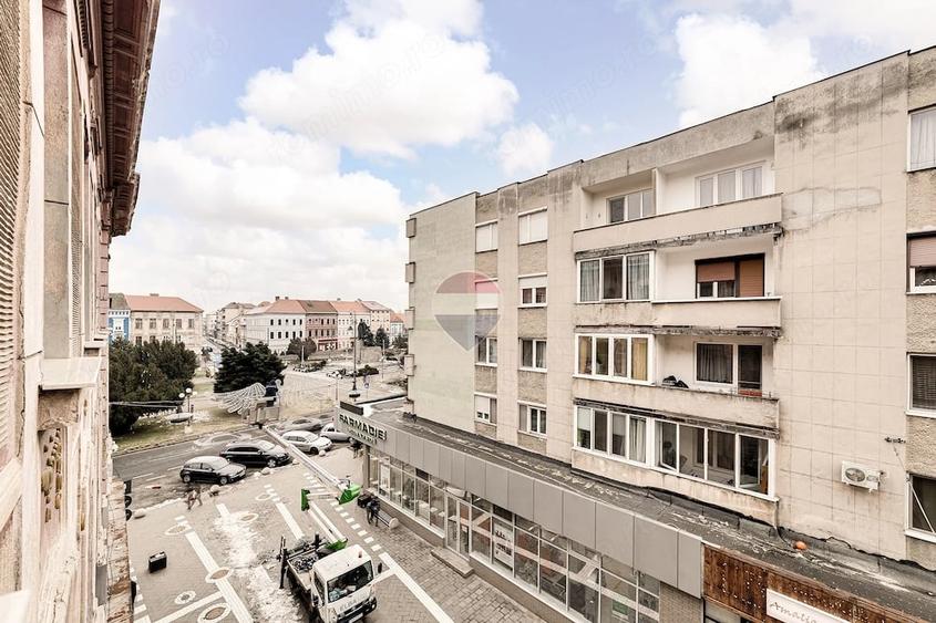 Apartament cu 3 camere semidecomandat în Ultracentral
