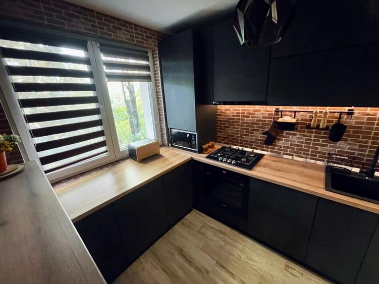 Apartament cu 3 camere semidecomandat în Titan