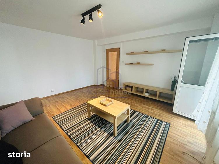 Apartament cu 2 camere semidecomandat, mobilat în Republicii
