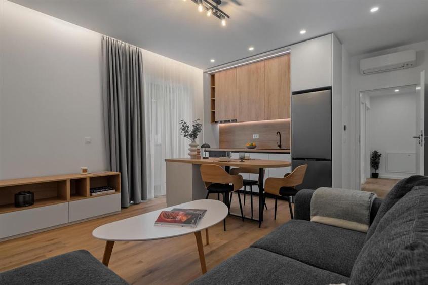 Apartament cu 3 camere decomandat, mobilat în Berceni