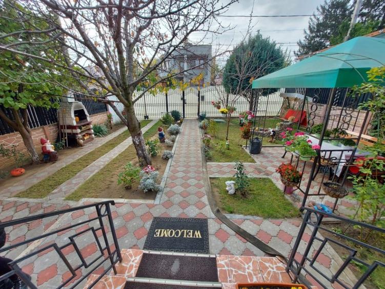 Casă individuală cu 5 camere cu Garaj în Central