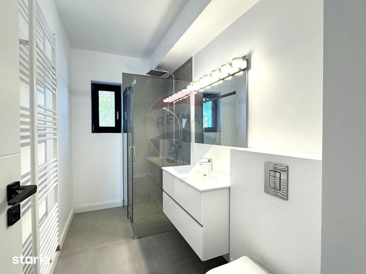 Casă cu 7 camere cu Teren 1000 Mp în Pipera