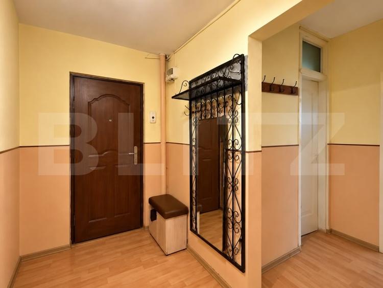 Apartament cu 3 camere decomandat în Liliacului