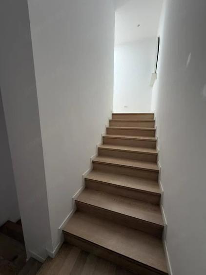 Apartament cu 3 camere în P-ța Universității