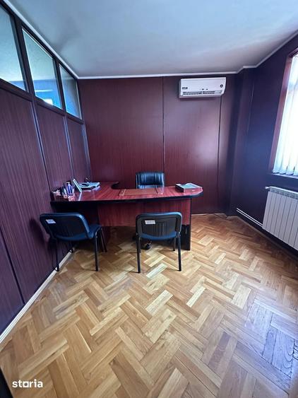Spațiu comercial, de 1,300 mp, în Central