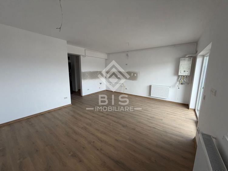 Apartament cu 3 camere decomandat în Est