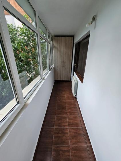 Apartament cu 3 camere semidecomandat, mobilat în Podu Roș
