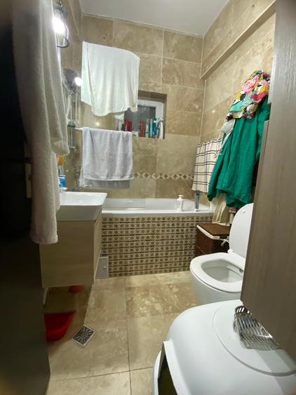 Apartament cu 4 camere semidecomandat în Universitate