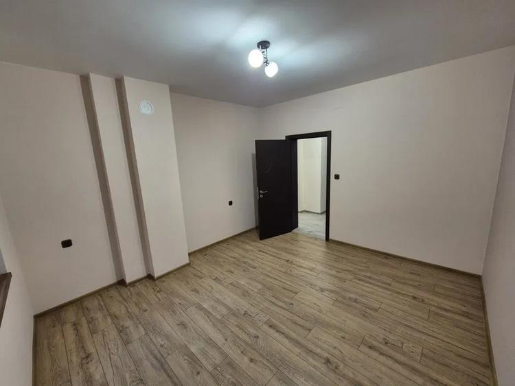Apartament cu 3 camere decomandat în Traian