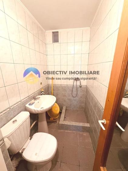 Apartament cu 4 camere decomandat, mobilat în Mărăței