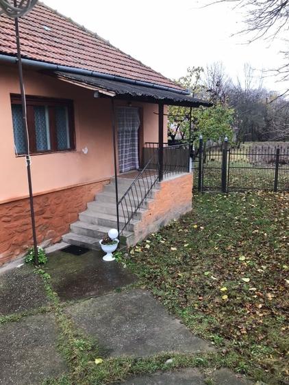 Casă individuală cu 4 camere cu Teren 1350 Mp în Pui