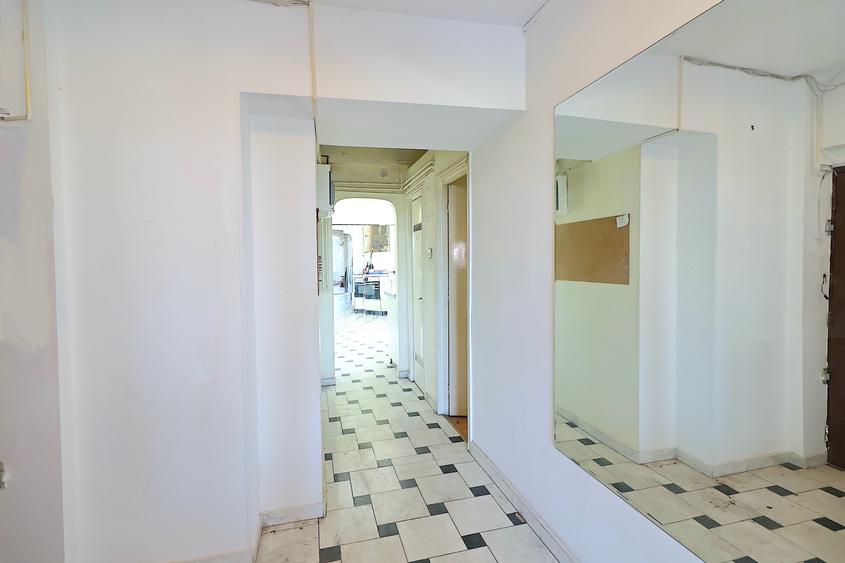 Penthouse cu 7 camere decomandat în Cișmigiu