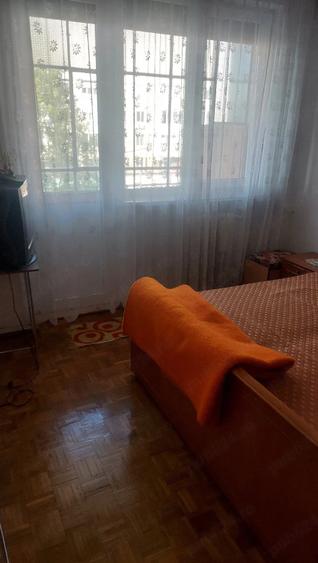 Apartament cu 3 camere semidecomandat în Dacia