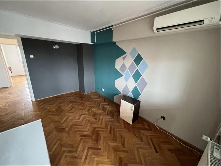 Apartament cu 4 camere decomandat în Berceni