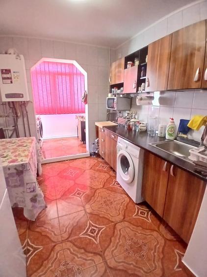 Apartament cu 3 camere decomandat în Apărătorii Patriei