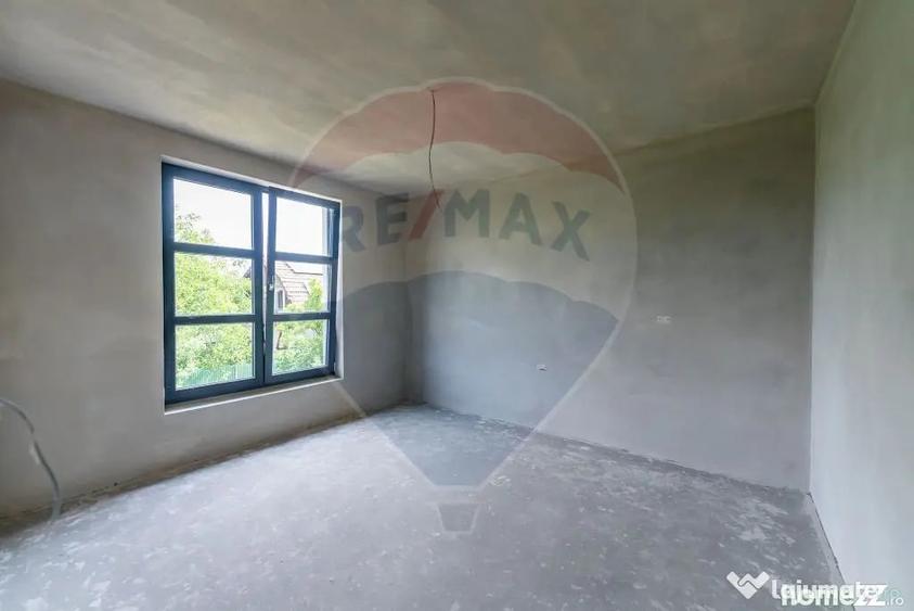 Apartament cu 4 camere decomandat în Pârneava