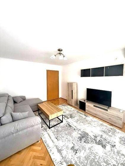 Apartament cu 2 camere decomandat, mobilat în Titan