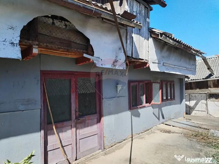 Casă cu 4 camere cu Teren 3370 Mp în Central