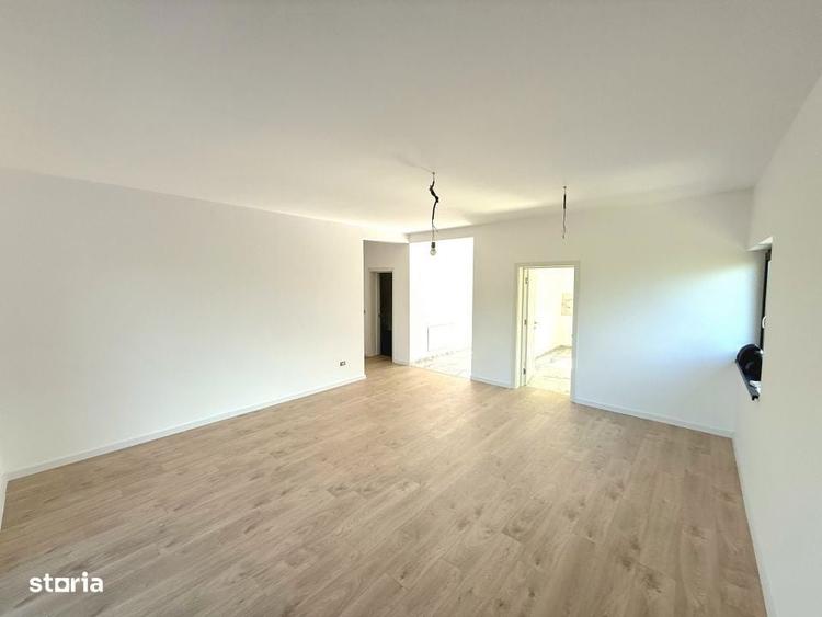 Casă cu 4 camere decomandat în Rediu