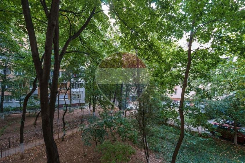 Apartament cu 3 camere semidecomandat, mobilat în Drumul Taberei