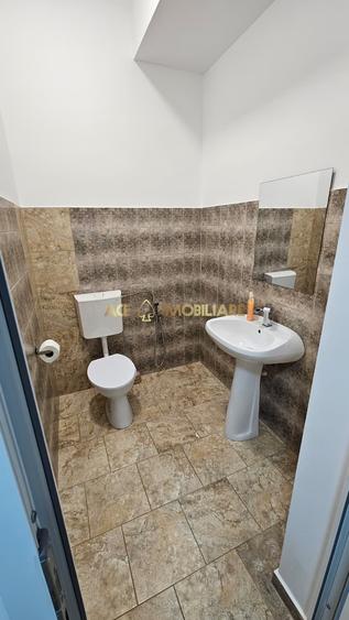 Casă individuală cu 7 camere cu Canalizare în Popești-Leordeni