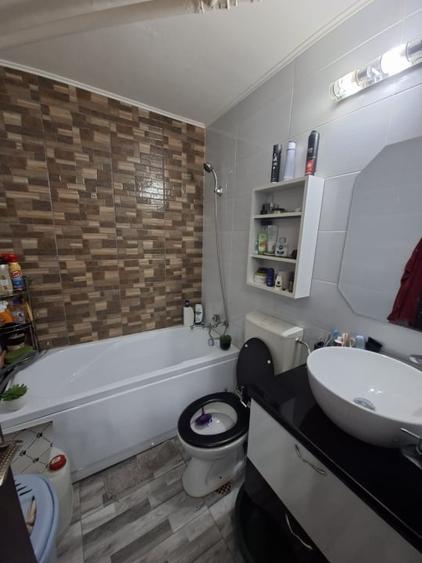 Garsonieră decomandată, mobilată în Craiovița Nouă