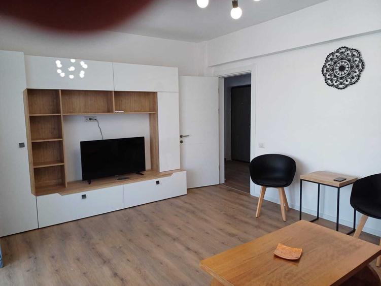 Apartament cu 2 camere decomandat în Apărătorii Patriei