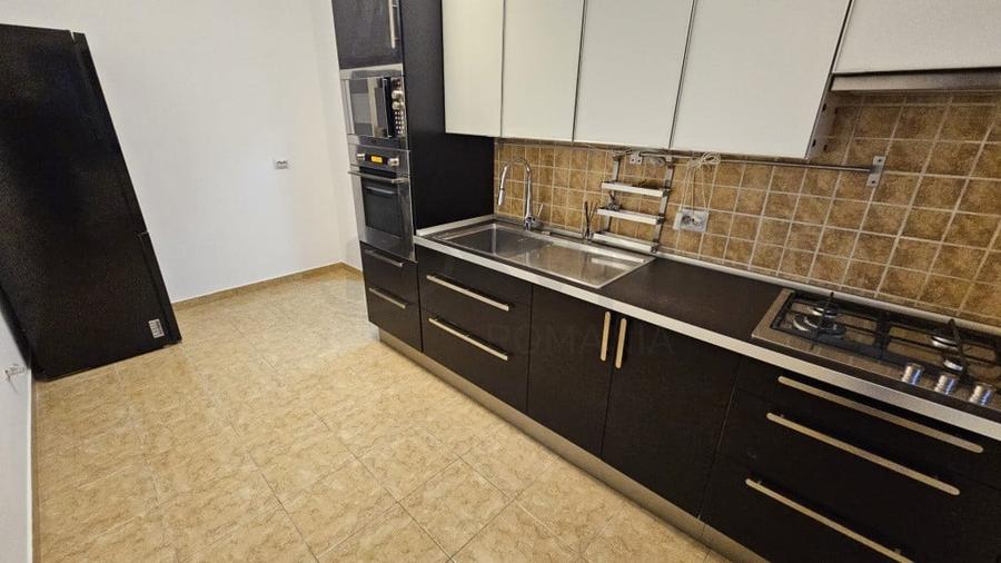 Apartament cu 3 camere decomandat în Casin