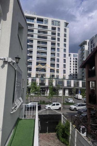 Casă individuală cu 6 camere cu Canalizare în Cotroceni