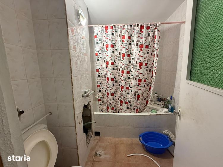 Apartament cu 4 camere decomandat în Exterior Vest