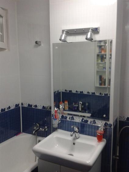 Apartament cu 2 camere semidecomandat, mobilat în Apusului