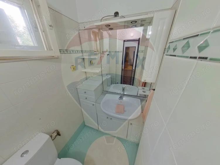 Apartament cu 4 camere decomandat în Central