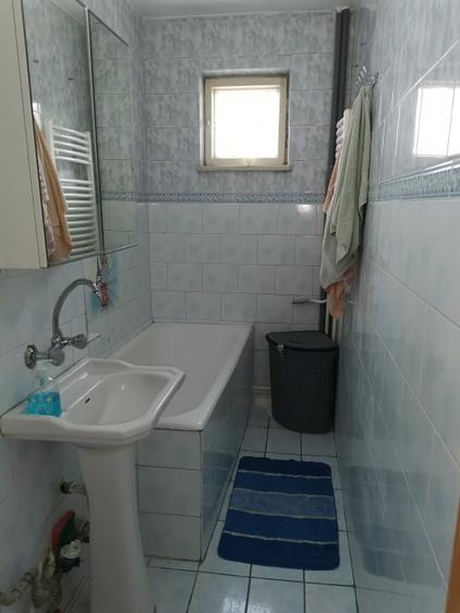 Apartament cu 3 camere semidecomandat, mobilat în Tomis Nord