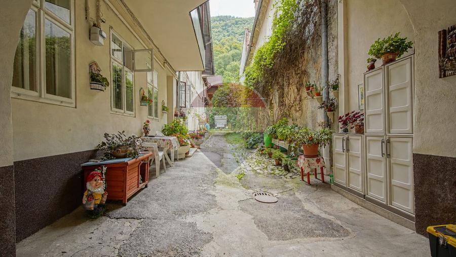 Apartament cu 3 camere decomandat în Centrul Istoric