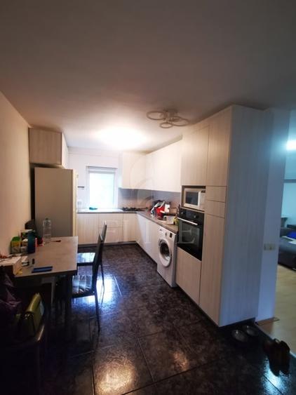 Apartament cu 4 camere decomandat, mobilat în Plopilor