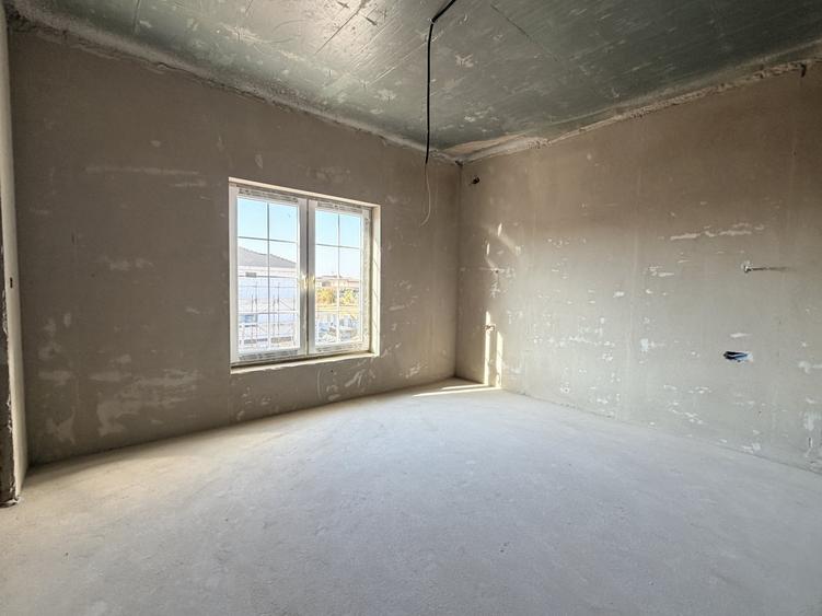 Duplex cu 4 camere cu Canalizare în Moșnița Nouă