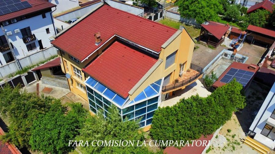 Casă individuală cu 12 camere cu Piscina în Călimănești