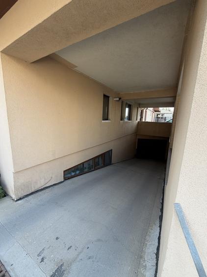 Apartament cu 3 camere semidecomandat în Aviației