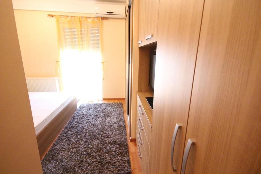 Apartament cu 4 camere decomandat, mobilat în Aradului